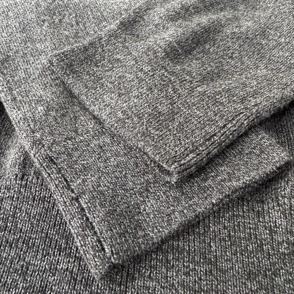 Banana Republic 100% Merino Wool V Neck Sweater Men Large Gray Pullover NWT New